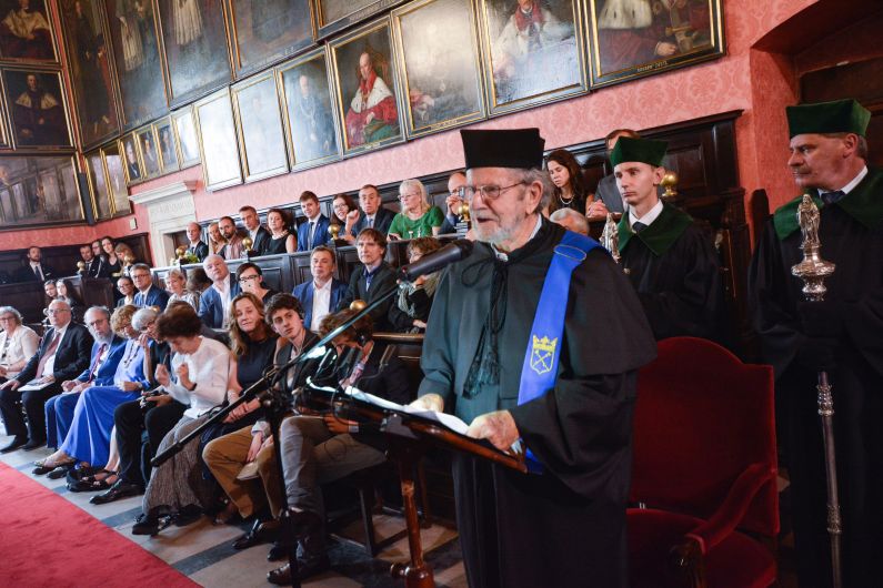ANGOS ensured comprehensive language and technical support of the event - Tad Taube was conferred the honorary doctorate of the Jagiellonian University