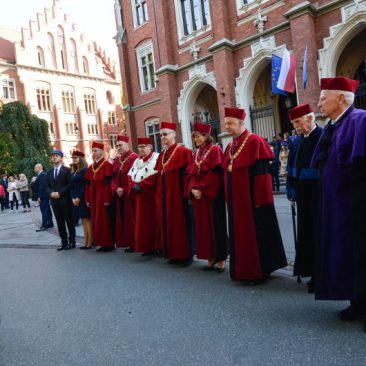 Simultaneous interpreting in English during the inauguration of the academic year at the Jagiellonian University